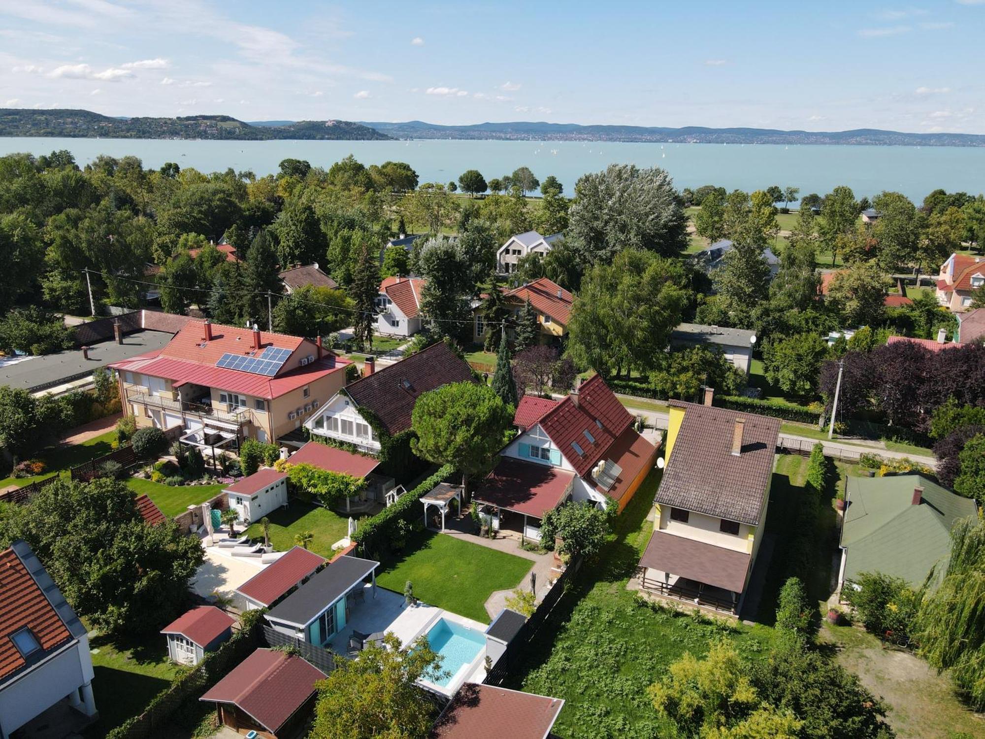 Private With Own Pool And Huge Garden, 150m To Longest Free At Balaton Zamardi