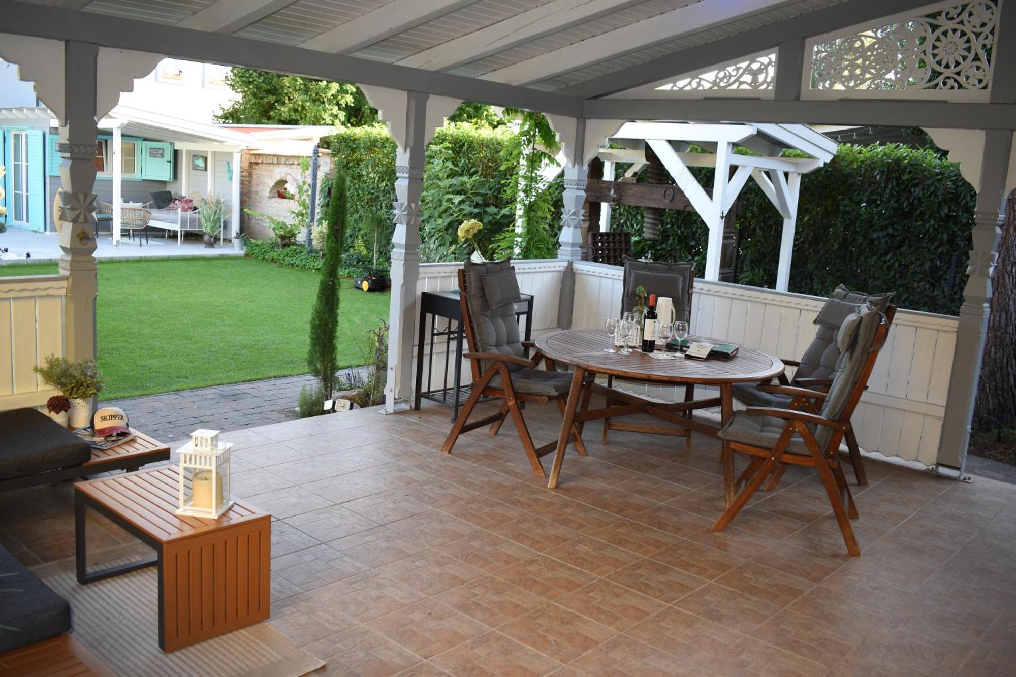 Apartment Private With Own Pool And Huge Garden, 150m To Longest Free At Balaton *